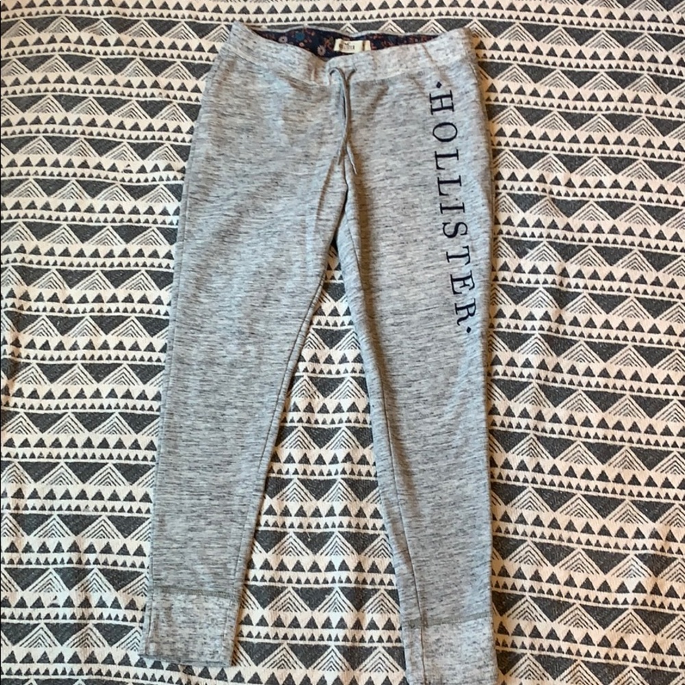 Hollister joggers